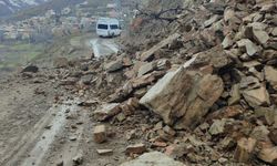 Bitlis’te Heyelan: 4 Köy Yolu Ulaşıma Kapandı