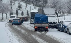 Bursa’da Tipi Etkili Oldu, Araçlar Yolda Mahsur Kaldı