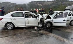Burdur'da İki Otomobil Kafa Kafaya Çarpıştı; 6 Ölü, 6 Yaralı