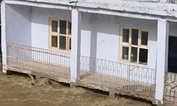 Çayın Seviyesi Yükseldi, Evlerin Balkonlarına Ulaştı