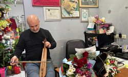 Ordulu Çiçekçiden 65 Yaş Üstüne Ücretsiz Gül Ve Kemençe