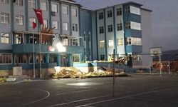 Düzce’de Şiddetli Rüzgar Lisenin Çatısını Uçurdu: Eğitime 1 Gün Ara Verildi