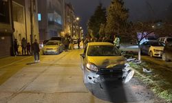 Ehliyetsiz Sürücü Otomobille Elektrikli Bisiklete Çarptı: 2 Çocuk Yaralandı