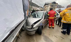 İstinat Duvarına Çarpan Otomobilde 1 Ölü, 3 Yaralı