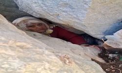 Hayvan Otlatmaya Çıkan Kişi Kayalıklardaki Yarığa Düştü