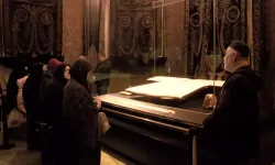 İstanbul’da Ziyarete Açılan Hırka-i Şerif’e Yoğun İlgi