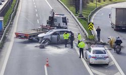 Esenler’de Refüje Çarpan Cip Takla Attı
