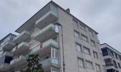 İstanbul Küçükçekmece'de İstinat Duvarı Yıkıldı;Bina Tahliye Edildi