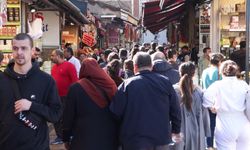 İstanbul Mısır Çarşısı’nda Ramazan Öncesi Alışveriş Yoğunluğu