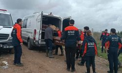 İzmir’de dere taşkınında otomobil sürüklendi: 2 can kaybı