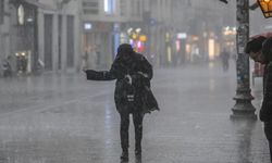 İstanbul’da Hava Kapandı: Yağmur Aralıklarla Sürecek