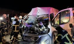 Park Halindeki Tır’a Çarpan Kamyonette Can Kaybı