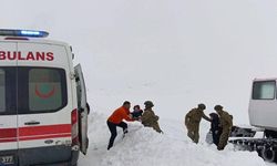 Kars’ta Hasta Çocuklar Paletli Araçla Hastaneye Götürüldü