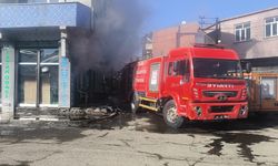 Kars’ta Mobilya Deposunda Korkutan Yangın