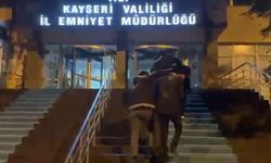 Kayseri’de 1,2 kilo yasaklı madde bulunduğu belirtilen 3 kişi tutuklandı