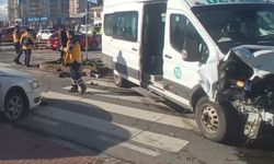 Kayseri’de iki aracın çarpıştığı kazada 14 kişi yaralandı