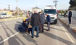 Hatay’da motosikletin çarptığı yaya ve sürücü yaralandı