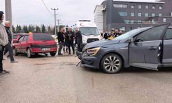 Bursa’da İki Otomobil Çarpıştı: 1 Yaralı