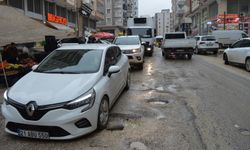 Mardin’de Tarihi İlçedeki Çukurlu Yollara Suç Duyurusu
