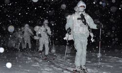 Mehmetçiğe Derin Karda Muharebe ve Arama Kurtarma Eğitimi Verildi