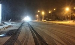 Mersin’de Kar Sertavul Geçidini Ağır Vasıtalara Kapattı