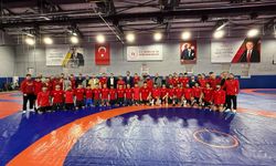 Mesut Özil Milli Güreş Takımıyla Buluştu