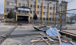 Muş’ta Fırtına Sebebiyle Okul Çatısı Hasar Gördü