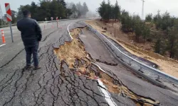 Mersin’de Sağanak Sonrası Yol Çöktü