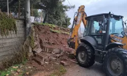 Gaziantep’te Sağanak Mezarlık İstinat Duvarını Çökertti