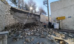 Niğde Kalesi’nin İstinat Duvarı Çöktü