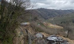 Heyelan Nedeniyle Ordu-Tokat Arasında 300 Metrelik Yol Çöktü