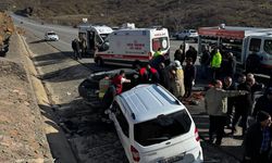 Otomobil ile Hafif Ticari Araç Çarpıştı: 2 Ölü, 2 Yaralı