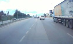 Kaza Anı Kamerada: Otomobil Bariyere Çarptı