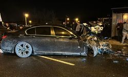 Otomobil-otobüs kazasında araç devrildi, 5 kişi yaralandı