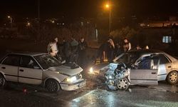 Osmaniye’de İki Otomobil Kafa Kafaya Çarpıştı: 4 Yaralı