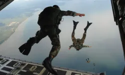 MSB'den 9 Bin Feetten Paraşüt Atlayışı Paylaşımı