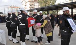 Polis Babasının Tabutunun Başında Gözyaşı Döktü