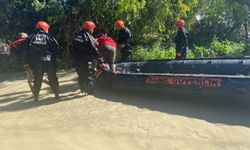 Su Basan Seranın Çatısında Mahsur Kalan 2 Kişi Kurtarıldı