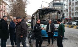 Seyir Halindeki Halk Otobüsü Alev Alev Yandı