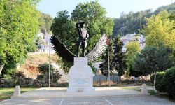 Muğla’da Tayyareci Fethi Bey Kabri Başında Anıldı