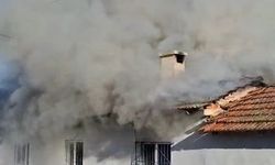 Tek Katlı Ev Yangın Nedeniyle Kullanılamaz Duruma Geldi