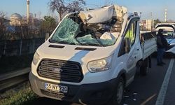TIR’ın Yüküne Çarpan Kamyonette Can Kaybı