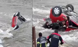 Hafif Ticari Araçla Çarpıştı, Otomobil Nehre Savruldu