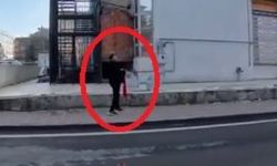 Yerdeki Bayrağı Alan Kişiye Ait Anlar Kamerada Yansıdı