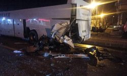 Otobüse Çarpan Hafif Ticari Araçta Sürücü Ağır Yaralı