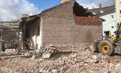 Bahçe Duvarı Yol Genişletme Çalışmasında Zarar Gördü