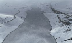 Hakkari Dilimli Baraj Gölü’nün Yüzeyi Kısmen Buz Tuttu