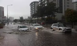 Doğu Akdeniz’i Şiddetli Yağmur Vurdu Hayat Felç Oldu