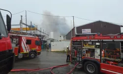 Eyüpsultan Pirinççi Mahallesi’nde Yangın 3 İş Yerine Sıçradı