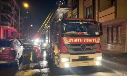 İstanbul-Başakşehir’de 3 Katlı Binanın Çatısı Alev Alev Yandı